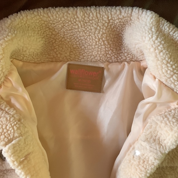 Girl’s jacket. - Picture 2 of 4